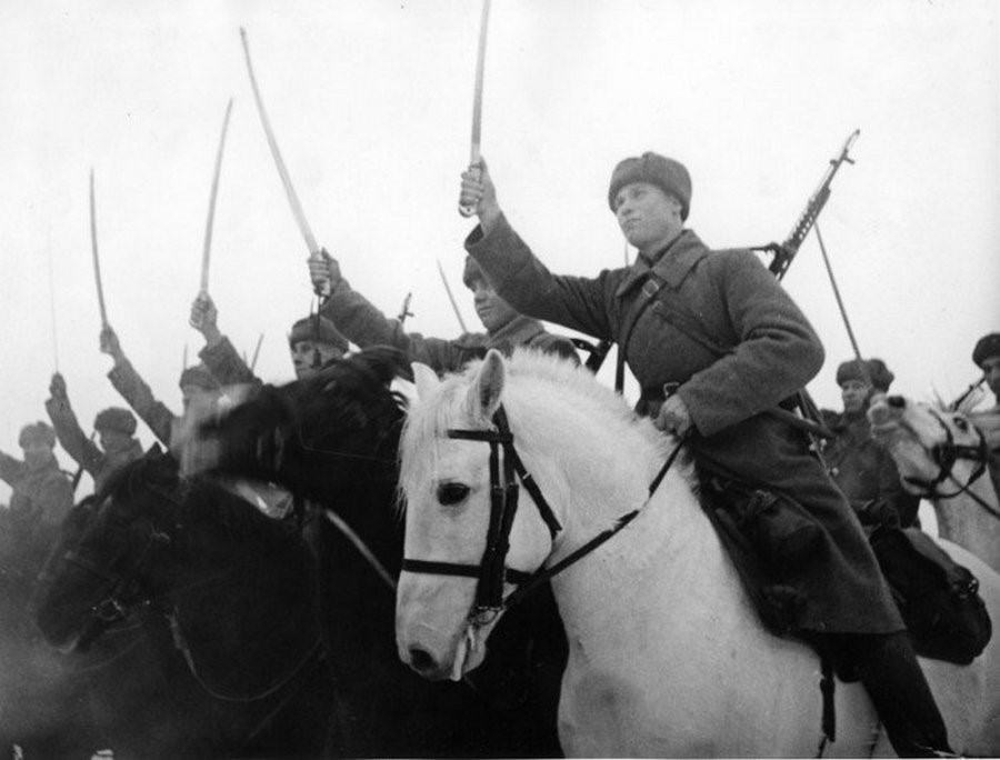 Атака советской кавалерии во время Великой Отечественной Войны.